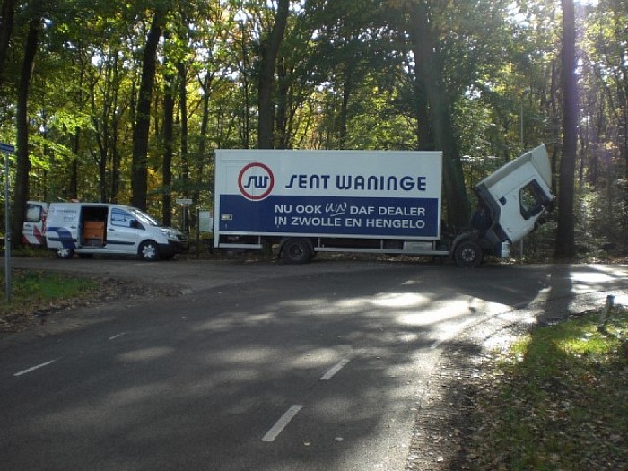 Met pech langs de weg - Foto: Eigen geleverde foto