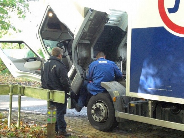 Met pech langs de weg - Foto: Eigen geleverde foto