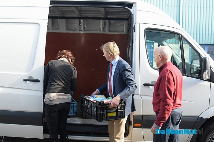 Wethouder von Martels brengt een bezoek aan de voedselbank  Dalfsen en Zwolle - Foto: Johan Bokma