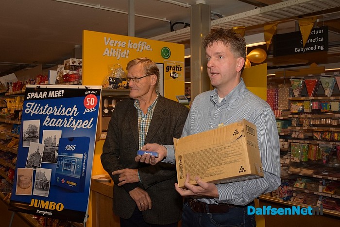 Burgemeester Noten geeft startsein voor de spaaractie Jumbo Dalfsen. - Foto: Johan Bokma