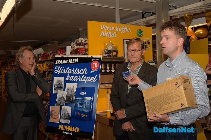 Burgemeester Noten geeft startsein voor de spaaractie Jumbo Dalfsen. - Foto: Johan Bokma