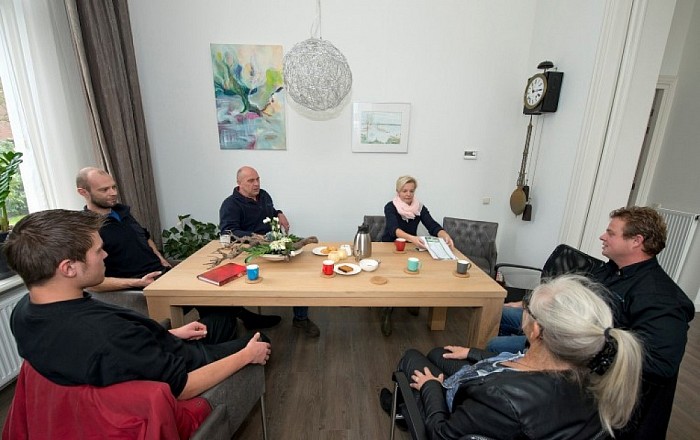Mooie gift voor hospice via Wijkteam Nieuwleusen - Foto: Geert Bistervels