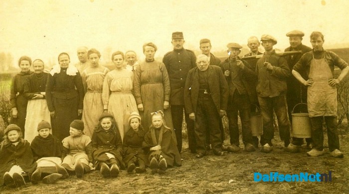 Namen gezocht groepsfoto. - Foto: Historische Kring Dalfsen