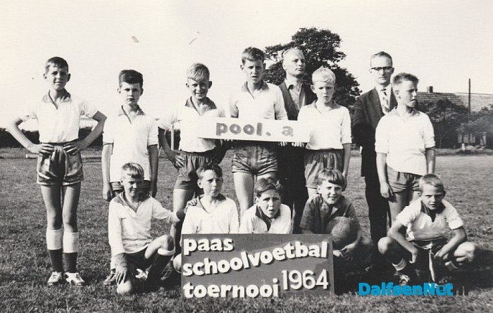 Wederom namen gezocht bij groepsfoto - Foto: Historische Kring Dalfsen