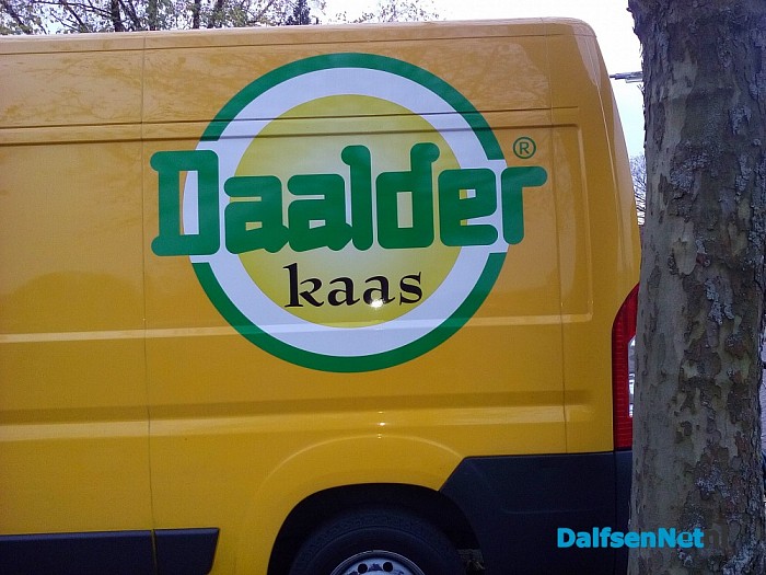 Voedselbank Dalfsen blij met kaas van Marcel