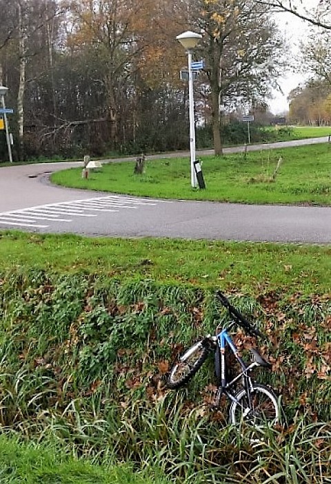 Kinderfiets in de sloot - Foto: Eigen geleverde foto