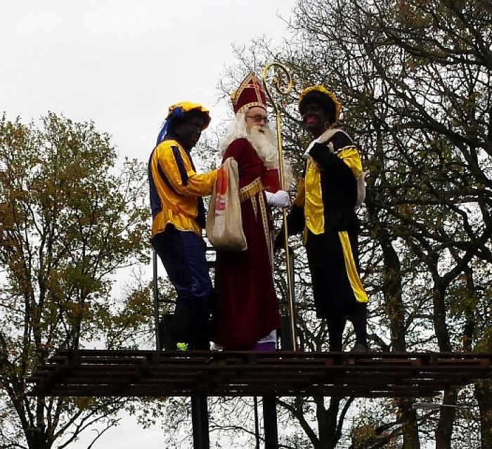 Sint en Piet op bezoek bij bouwbedrijf Bongers - Foto: Eigen geleverde foto
