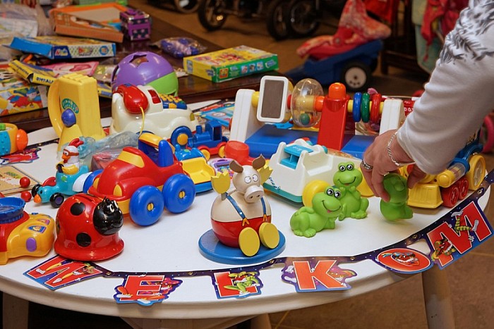 Sinterklaas inkopen bij Dorcaswinkel - Foto: Paul Scholten