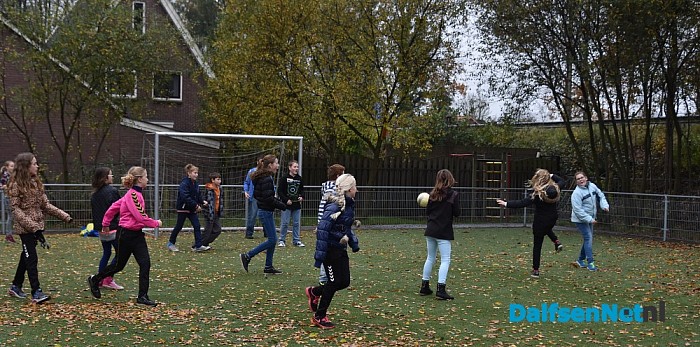 Duitse kinderen bezoeken leeftijdsgenoten in Dalfsen - Foto: Johan Bokma