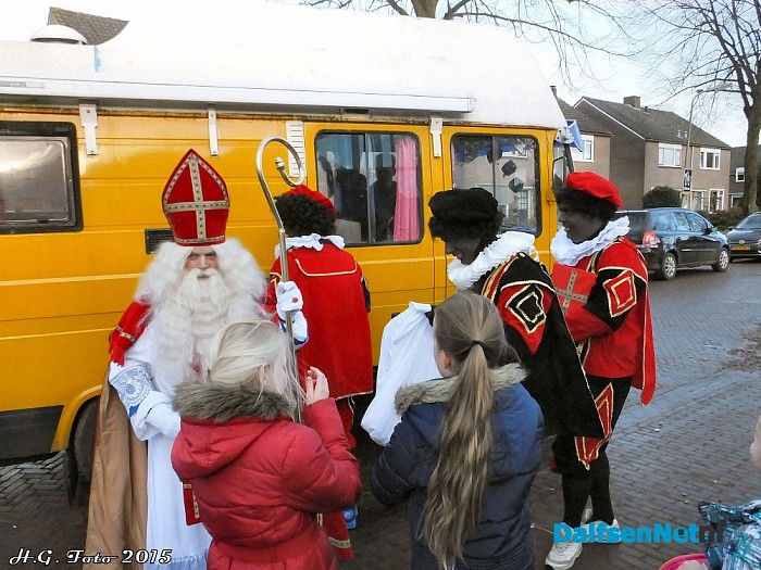 Sinterklaas ook aangekomen in Oudleusen. - Foto: H.G. Foto