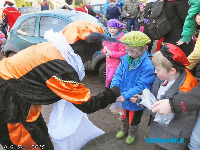 Sinterklaas ook aangekomen in Oudleusen. - Foto: H.G. Foto