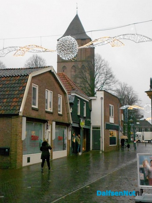 Feestverlichting hangt weer
