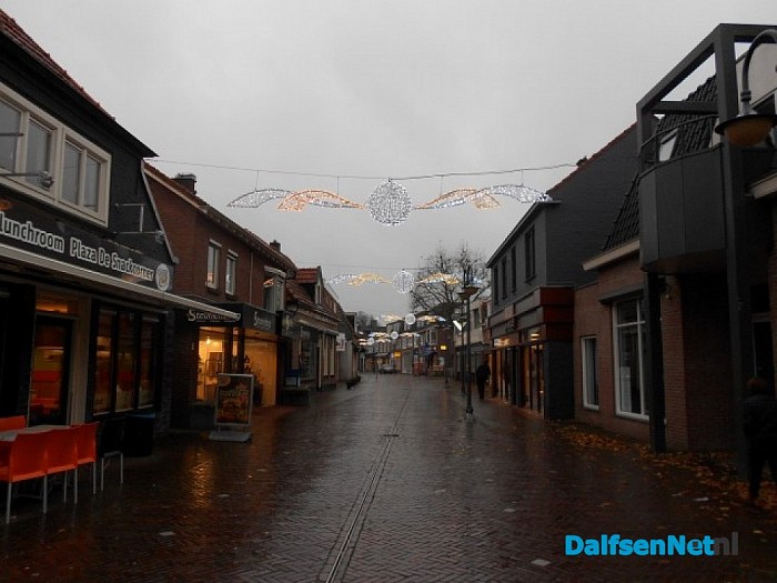 Feestverlichting hangt weer