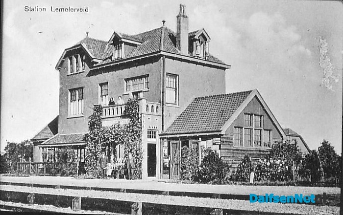 Lemelervelds Volkslied onder oude foto’s