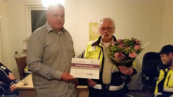 Henk Kuiterman ontvangt Ida Zilverschoonprijs 2015 - Foto: Eigen geleverde foto