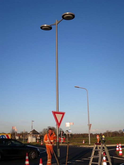 Sfeerverlichting vanaf de rotonde tot de brug - Foto: Wim