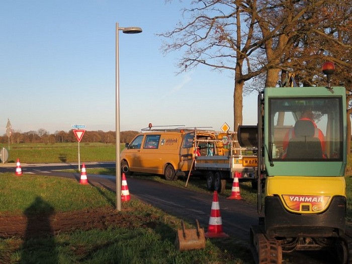 Sfeerverlichting vanaf de rotonde tot de brug - Foto: Wim