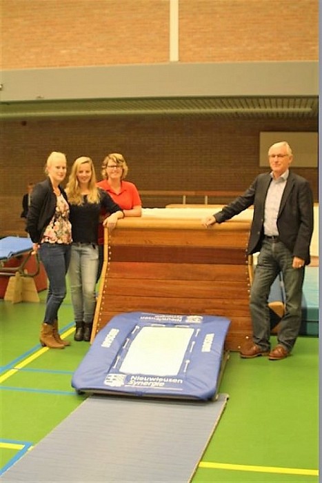 GV Nieuwleusen ontvangt plankoline van Synergie - Foto: Eigen geleverde foto