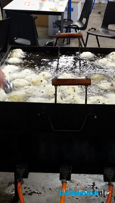 Excelsior bakt oliebollen