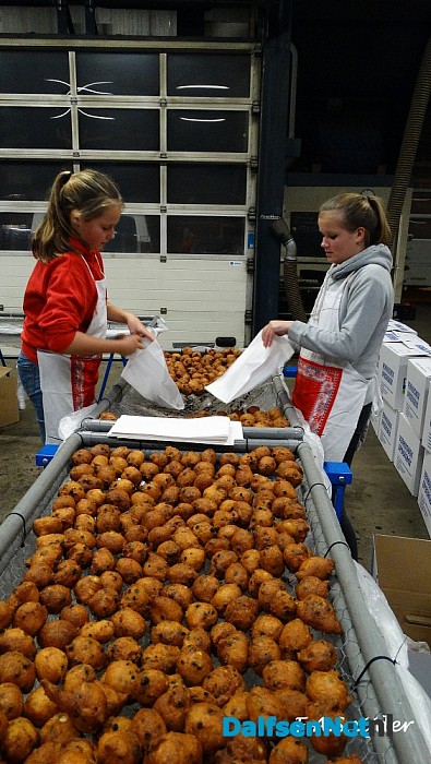 Excelsior bakt oliebollen