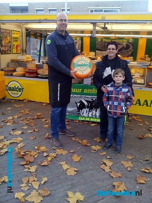 Voedselbank Dalfsen blij met kaas van Marcel