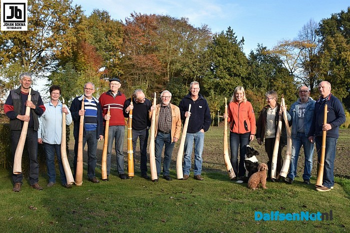 De workshop midwinterhoorns, maken en bloasen zit er weer op. - Foto: Johan Bokma