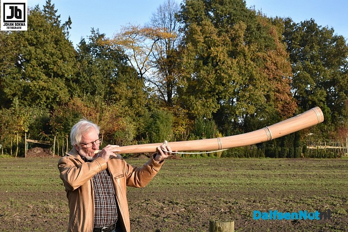De workshop midwinterhoorns, maken en bloasen zit er weer op. - Foto: Johan Bokma