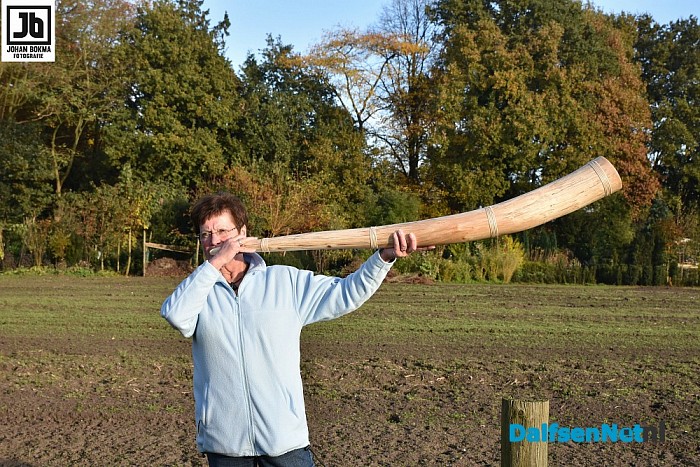 De workshop midwinterhoorns, maken en bloasen zit er weer op. - Foto: Johan Bokma