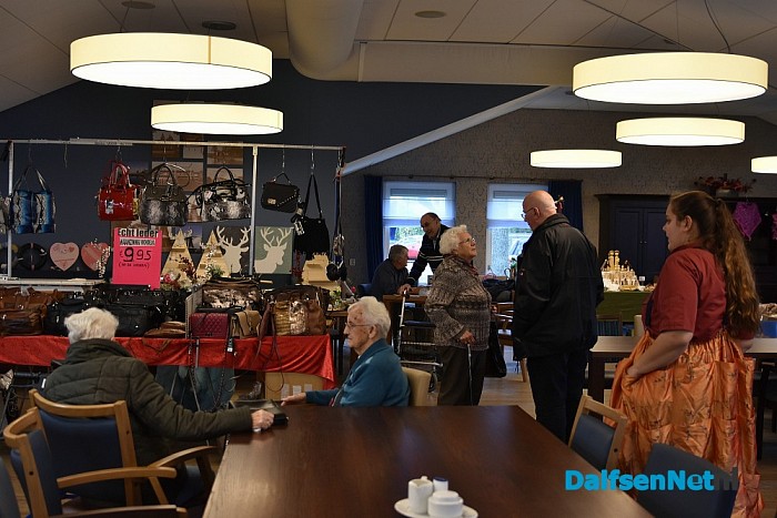 Gezellige bazaar en rommelmarkt bij de Rozengaerde - Foto: Johan Bokma
