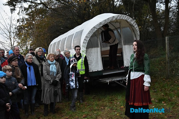 Natte theatervoorstelling bij opening nevengeul Vilsteren - Foto: Johan Bokma