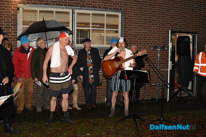 Natte theatervoorstelling bij opening nevengeul Vilsteren - Foto: Johan Bokma