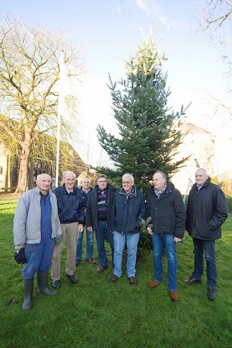 2015 Ook dit jaar weer schitterende kerstboom voor Hospice - Foto: Geert Bistervels