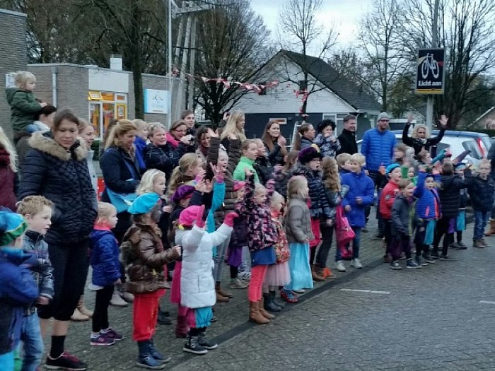 Sint kwijt bij de Carrousel - Foto: Eigen geleverde foto