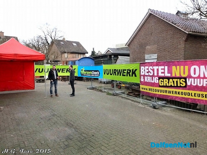 Ook vuurwerk verkoop in Oudleusen. - Foto: H.G. Foto
