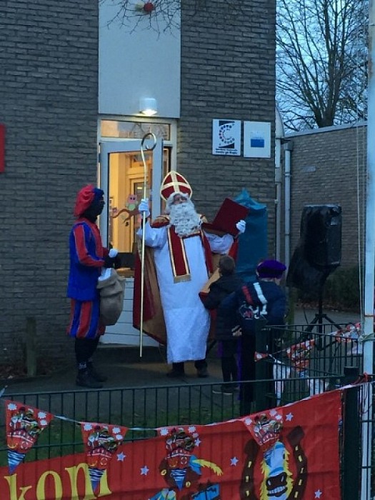 Sint kwijt bij de Carrousel - Foto: Eigen geleverde foto