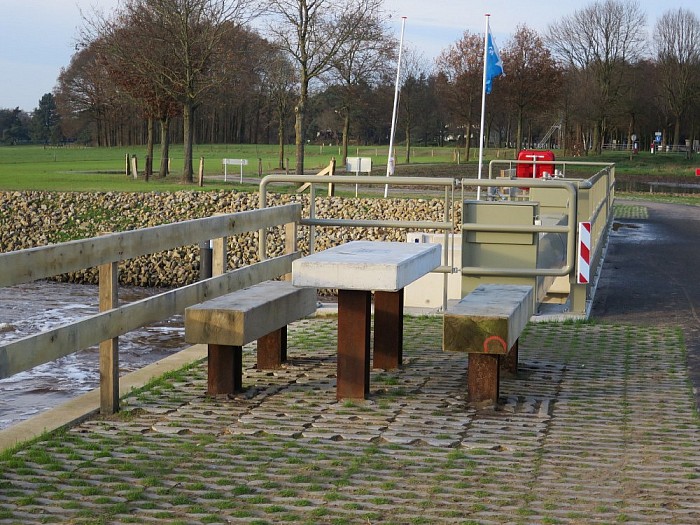 Stuwovergang Vilsteren is nu rolstoelvriendelijk. - Foto: Wim