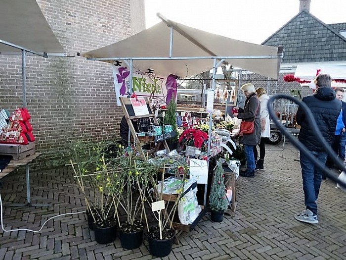 Kerstmarkt Hoonhorst gezellig en druk - Foto: Wim