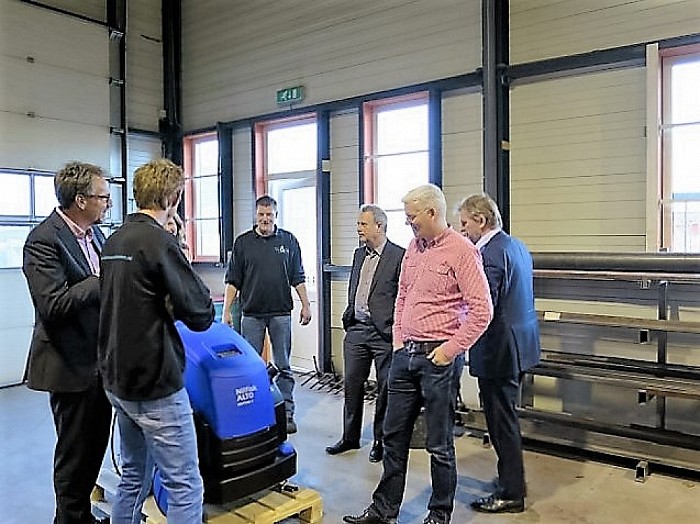 Het College bezocht Lemelerveldse bedrijven - Foto: Wim