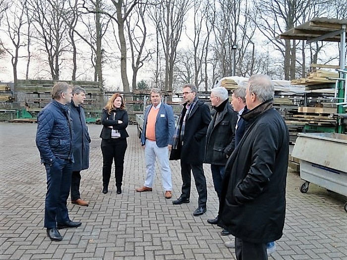 Het college op bezoek bij ACON Lemelerveld - Foto: Wim