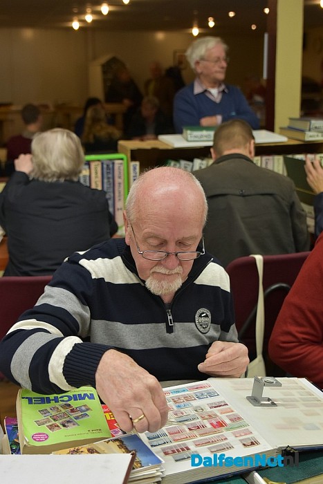 Grafvondsten nu ook op uniek velletje postzegels - Foto: Johan Bokma
