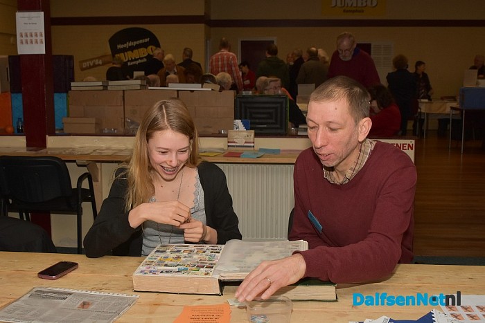Grafvondsten nu ook op uniek velletje postzegels - Foto: Johan Bokma