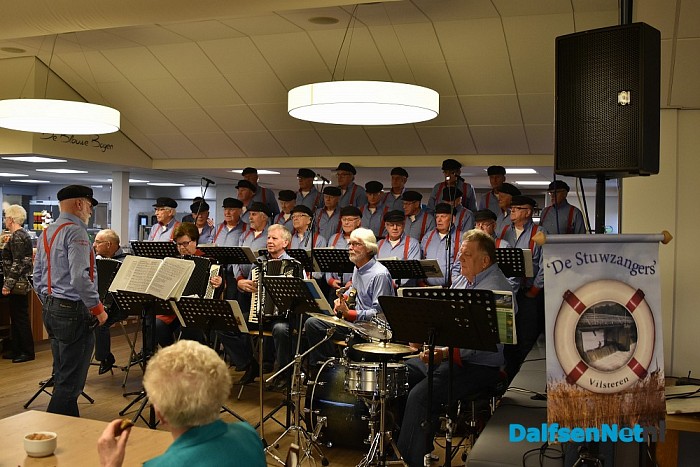 Jumbo Kamphuis jubileum bingo bij Rosengaerde Iedereen een prijs! - Foto: Johan Bokma