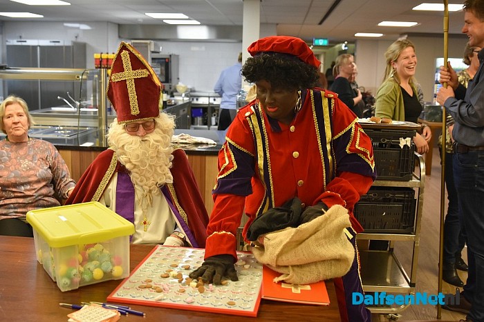 Jumbo Kamphuis jubileum bingo bij Rosengaerde Iedereen een prijs! - Foto: Johan Bokma