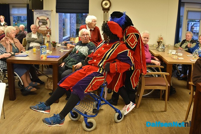 Jumbo Kamphuis jubileum bingo bij Rosengaerde Iedereen een prijs! - Foto: Johan Bokma