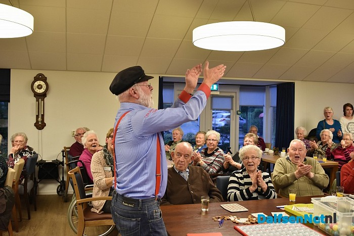 Jumbo Kamphuis jubileum bingo bij Rosengaerde Iedereen een prijs! - Foto: Johan Bokma