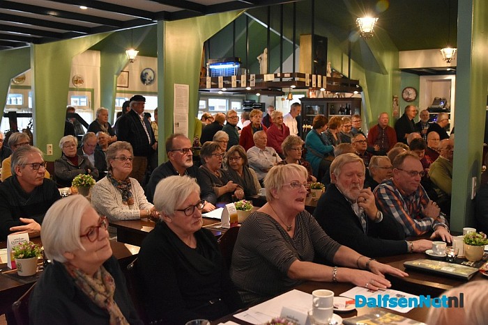 Feest met de Stuwzangers uit Vilsteren bij Het Boskamp aan de Sterrebosweg - Foto: Johan Bokma