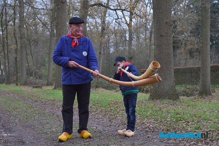 Midwinterhoornblazers rondom Huize Den Berg - Foto: Johan Bokma