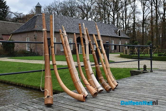Midwinterhoornblazers rondom Huize Den Berg - Foto: Johan Bokma