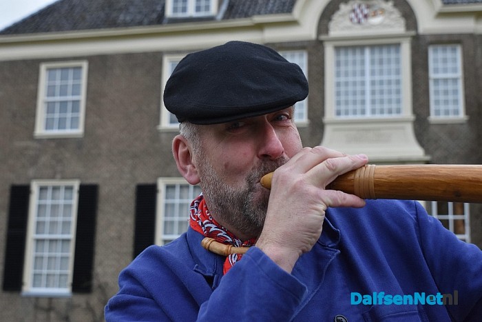 Midwinterhoornblazers rondom Huize Den Berg - Foto: Johan Bokma
