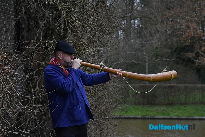 Midwinterhoornblazers rondom Huize Den Berg - Foto: Johan Bokma